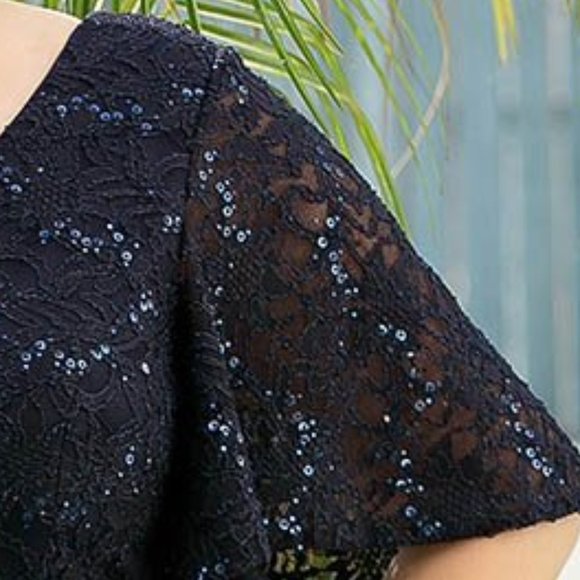 Navy Blue Lace Evening Gown💙💙💙 - Picture 7 of 8